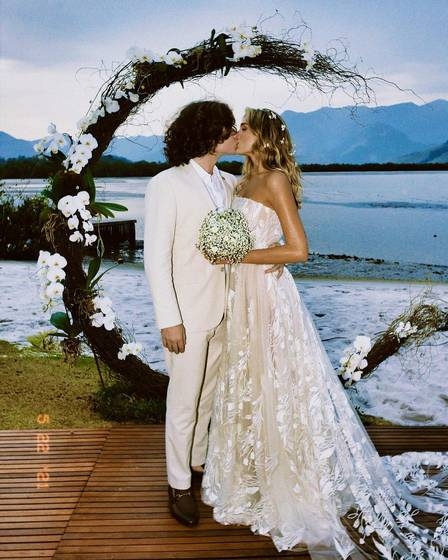 Sasha Meneghel e Joo Figueiredo se casam em Angra dos Reis